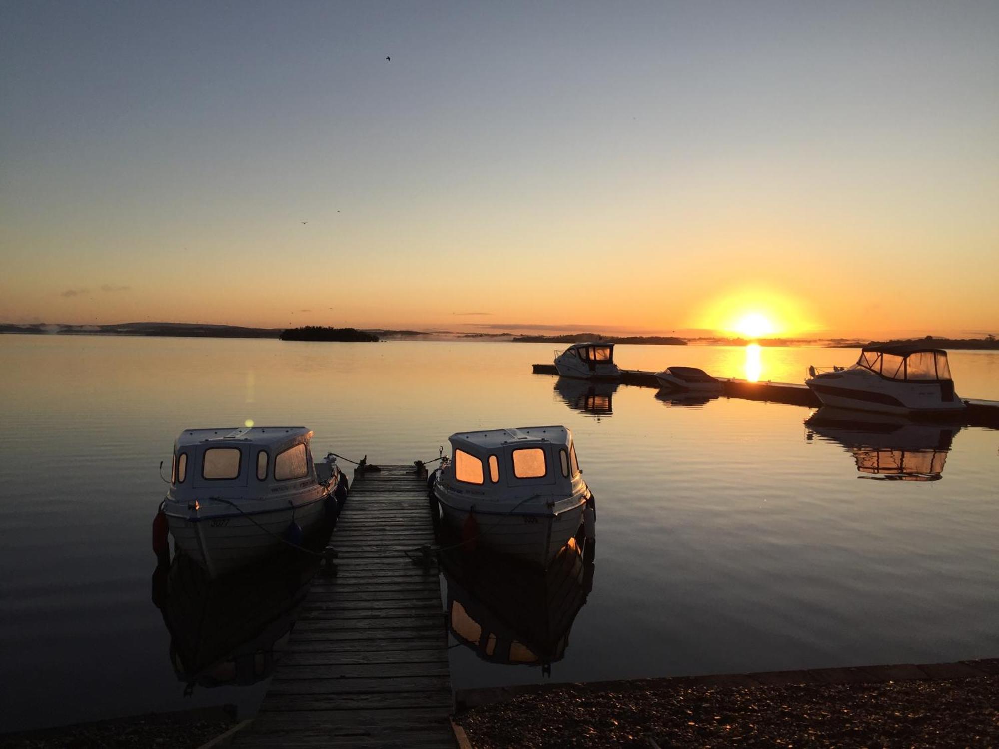 Tullybay Holiday Lodges Enniskillen Exterior foto